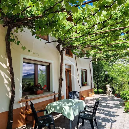 Počitniška hiša House Katrca *
